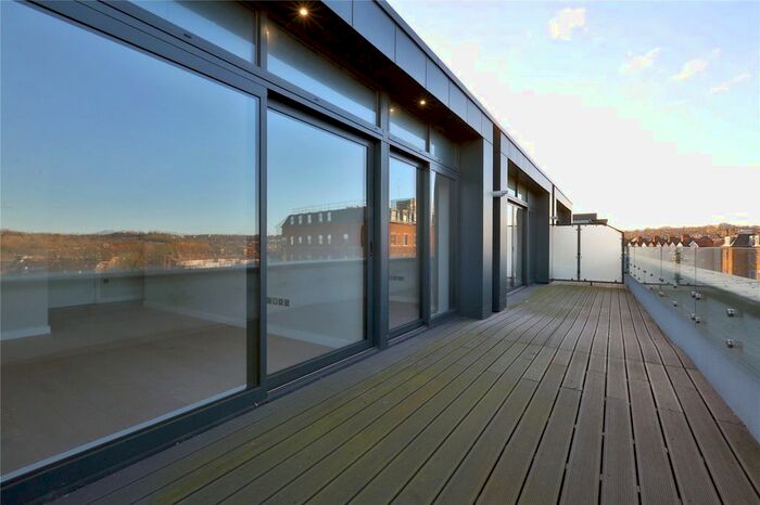 3 Bedroom Flat To Rent In Tottenham Lane, London, N8