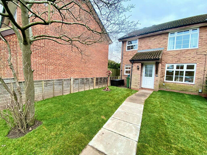 1 Bedroom Maisonette To Rent In Somertons Close, Guildford, Surrey, GU2