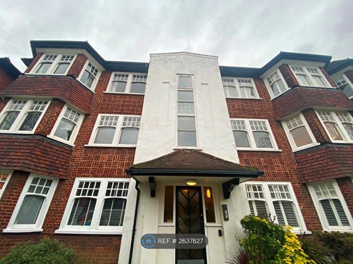 2 Bedroom Flat To Rent In Hainault Court, London, E17
