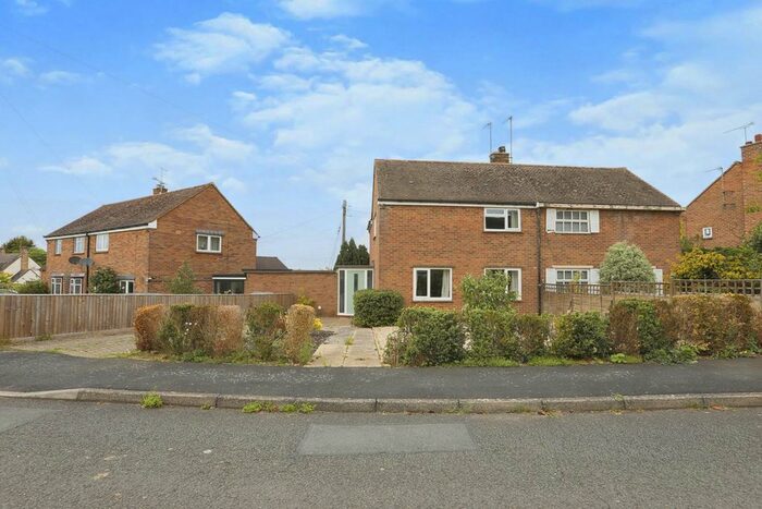 3 Bedroom Semi-Detached House For Sale In Sandscroft Avenue, Broadway, WR12