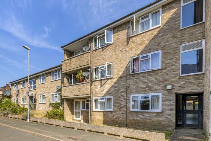 2 Bedroom Flat To Rent In South Place, Surbiton, KT5