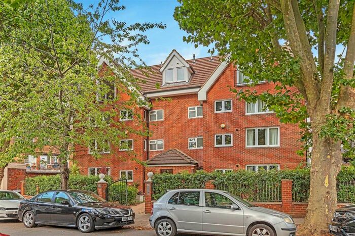 2 Bedroom Flat To Rent In Sheen Gate Gardens, East Sheen, SW14
