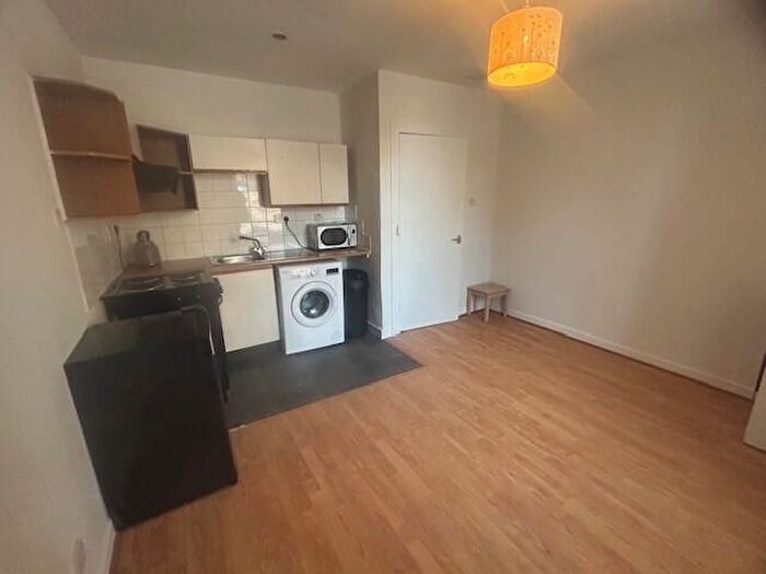 1 Bedroom Flat To Rent In G/L City Road, Dundee, DD2