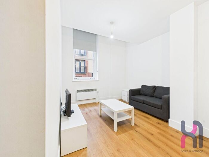 Flat To Rent In Bexley Square, Town Hall, M3