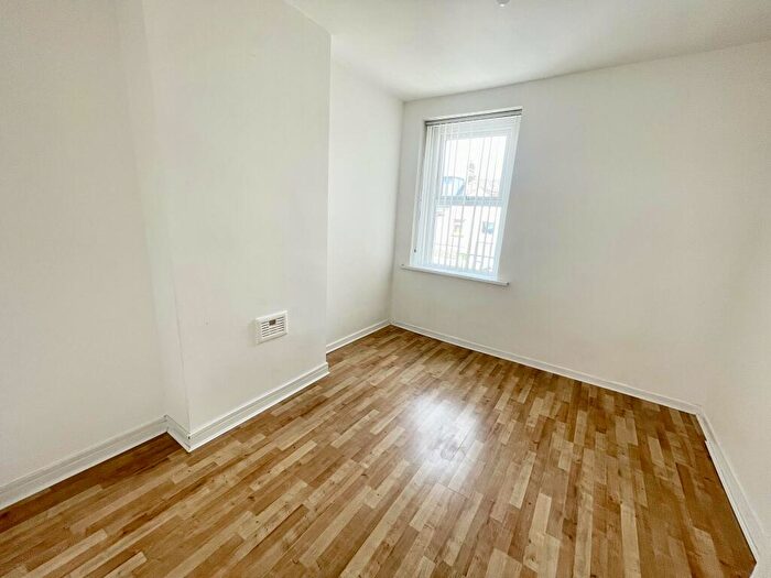 2 Bedroom Flat To Rent In Glenroy Street, CF24