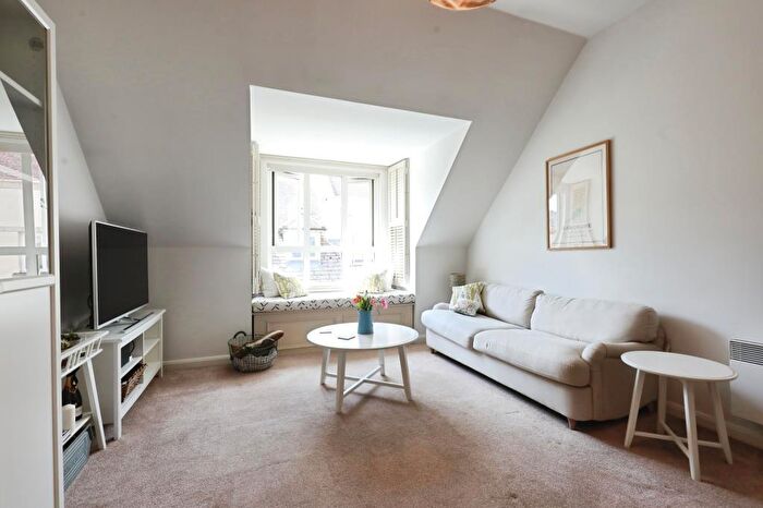 1 Bedroom Apartment To Rent In Mariotts Walk, Witney, OX28