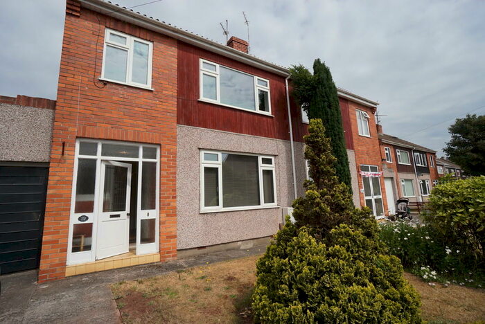 4 Bedroom Semi-Detached House To Rent In Stanshaw Close, Frenchay, BS16