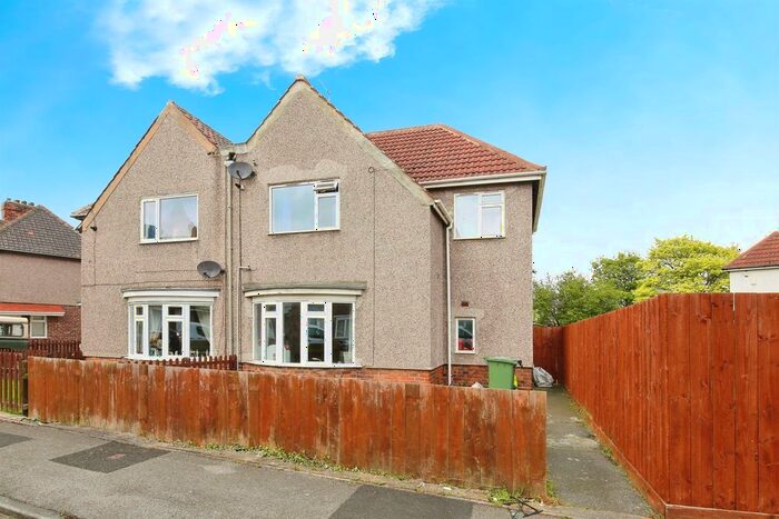 3 Bedroom Semi-Detached House For Sale In Rawlinson Avenue, Billingham, TS23