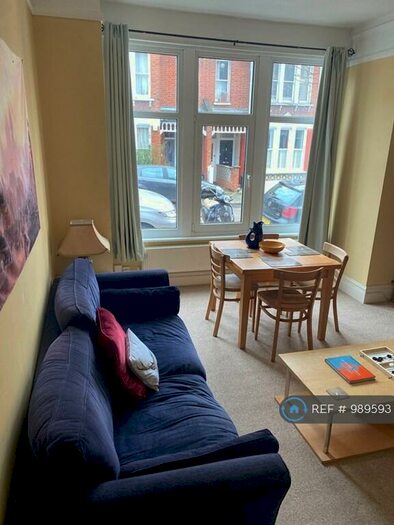 2 Bedroom Flat To Rent In Lynn Road, London, SW12