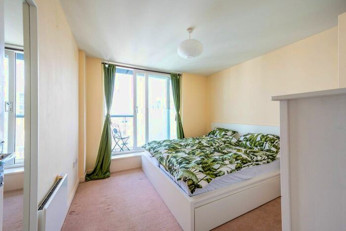 2 Bedroom Flat To Rent In Osiers Road, Putney, London, SW18