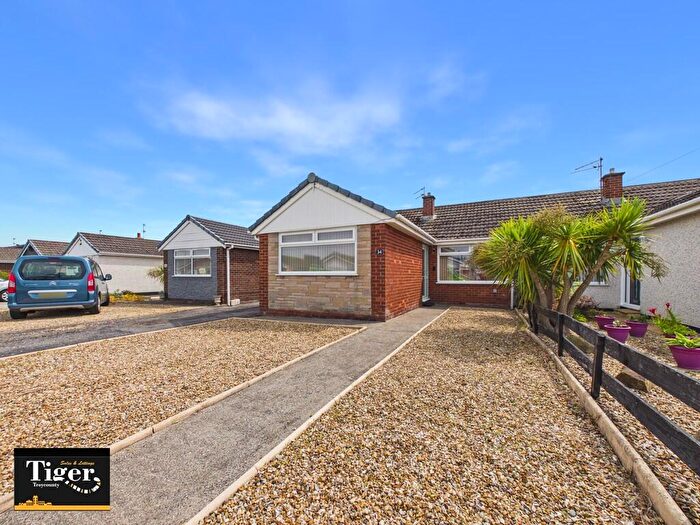 2 Bedroom Semi-Detached Bungalow To Rent In Rockville Avenue, Thornton-Cleveleys, FY5