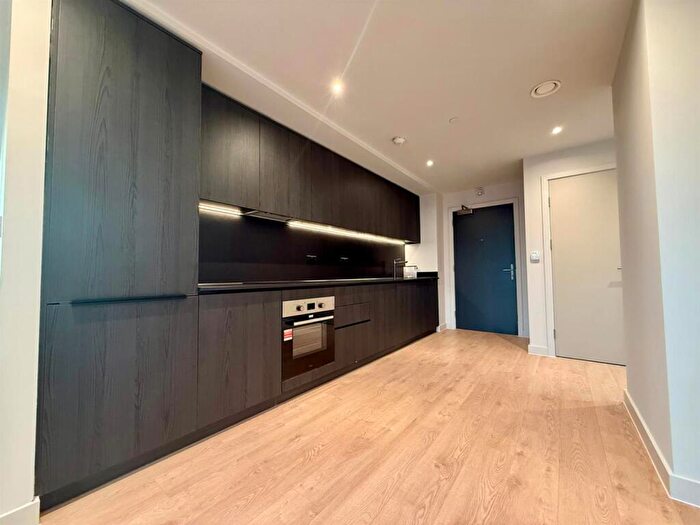 1 Bedroom Apartment To Rent In Waterhouse Gardens, Manchester, M3