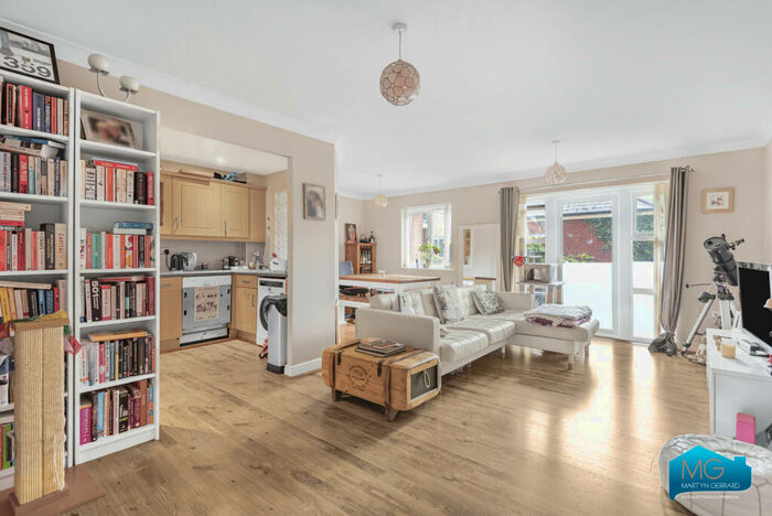 2 Bedroom Apartment To Rent In Glebelands Close, North Finchley, London, N12