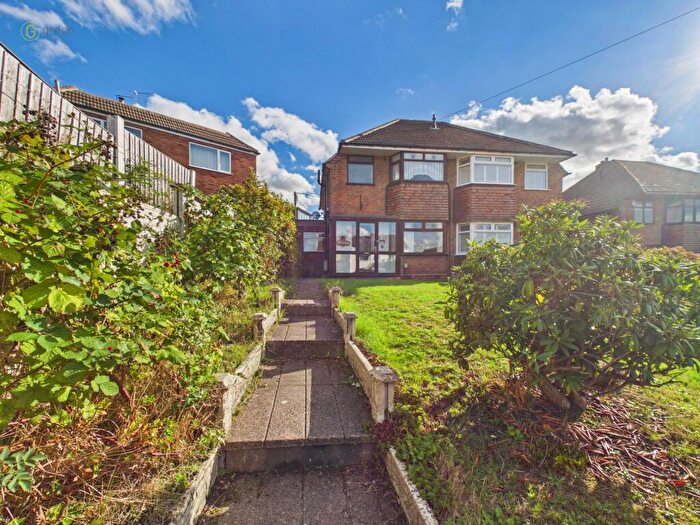 3 Bedroom Semi Detached House For Sale In Hedging Lane, Wilnecote, Tamworth, B77