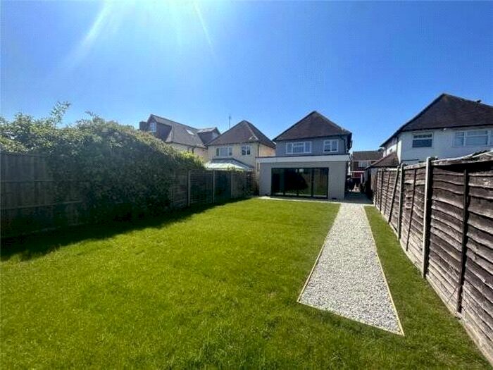 4 Bedroom Detached House To Rent In Northbrook Road, Aldershot, Hampshire, GU11