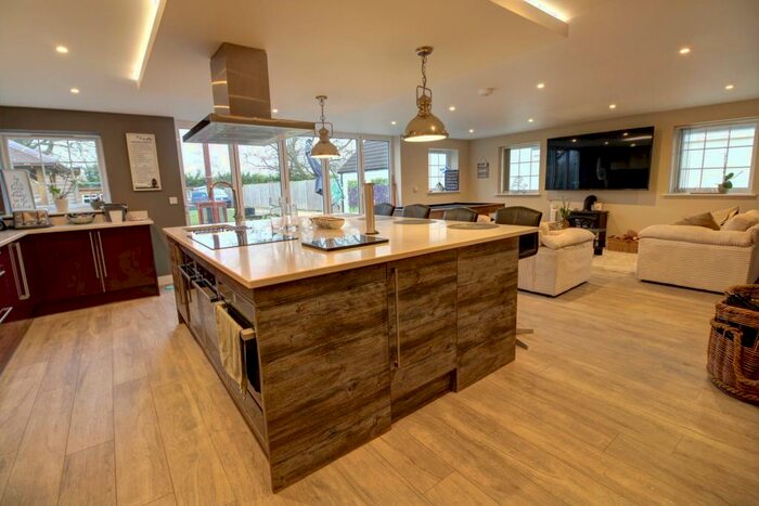 4 Bedroom Detached House For Sale In Wises Firs, Reading, RG7