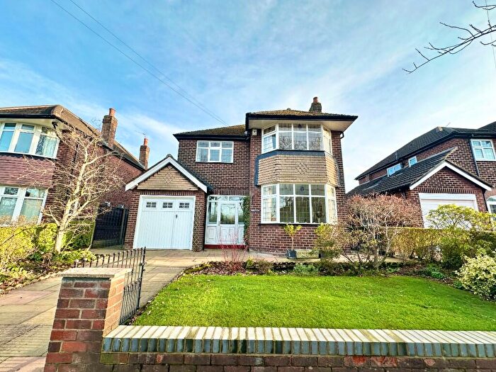 3 Bedroom Detached House For Sale In Arnesby Avenue, Sale, Greater Manchester, M33