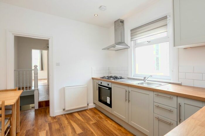 1 Bedroom Flat To Rent In Garratt Lane, London, SW18