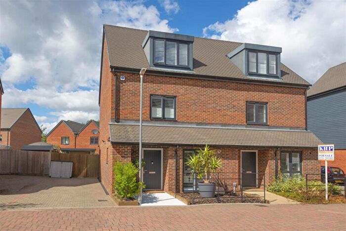 3 Bedroom Semi-Detached House For Sale In Edington Way, Kings Hill, ME19