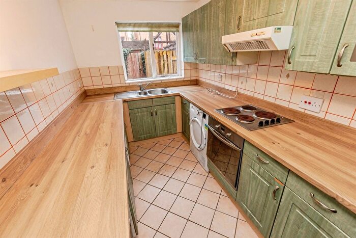 2 Bedroom Flat For Sale In Canada Way, Bristol, BS1