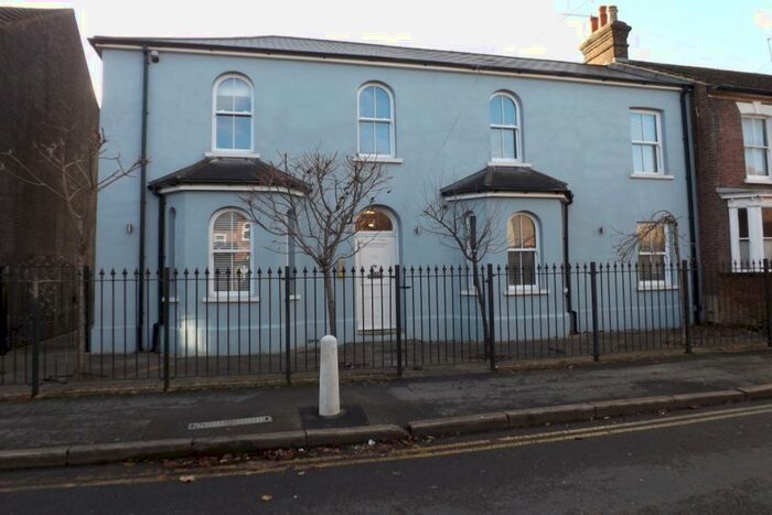 1 Bedroom Flat To Rent In Victoria Street, Dunstable, Bedfordshire, LU6