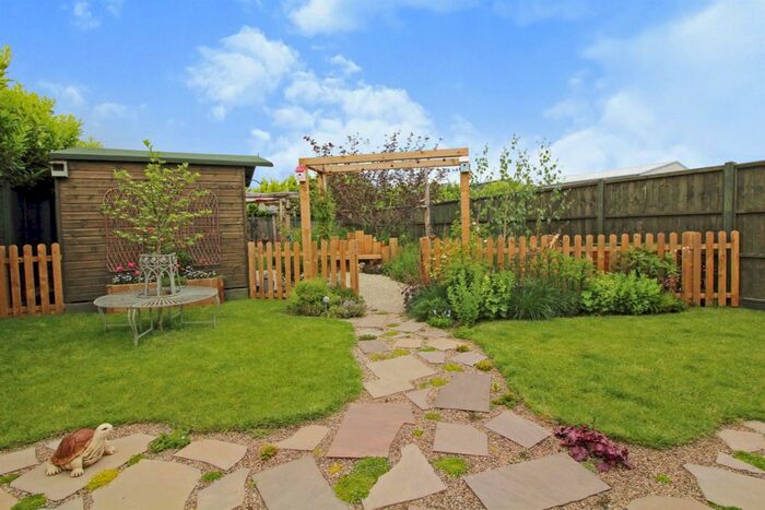 3 Bedroom Detached Bungalow For Sale In Worcester Road, Drakes Broughton, Pershore, WR10