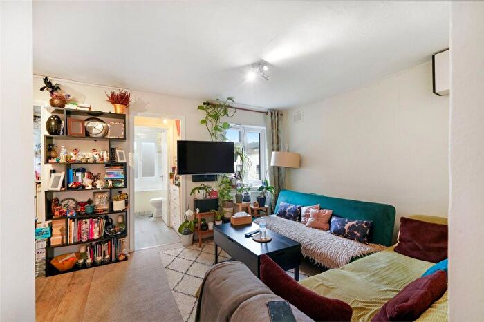 1 Bedroom Apartment For Sale In Carleton Road, London, N7