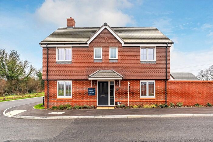 4 Bedroom Detached House For Sale In Chertsey, Surrey, KT16