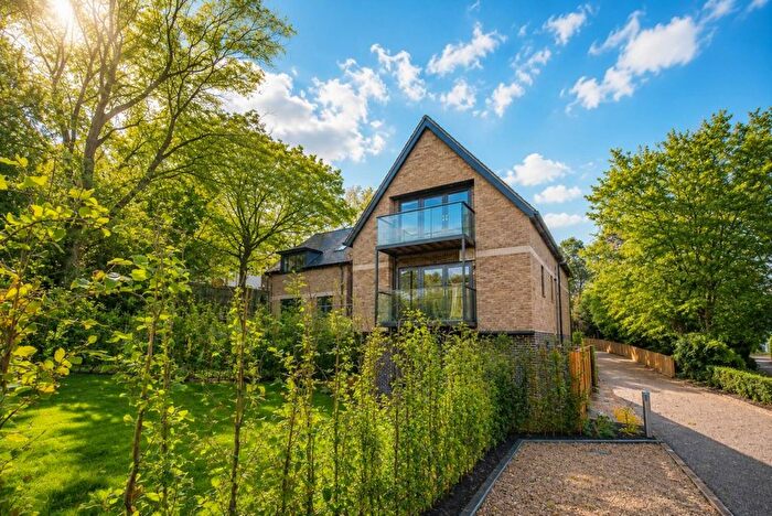 2 Bedroom Flat For Sale In Pine Rise, Oxford, OX2