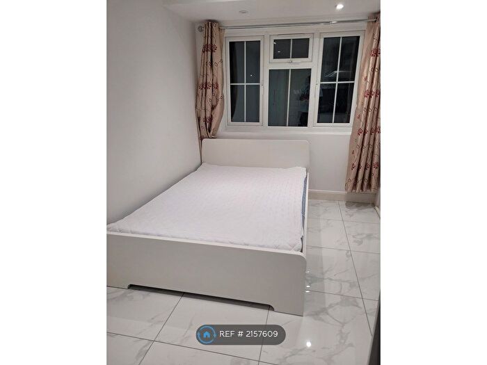 Studio To Rent In The Highway, Chelsfield, BR6