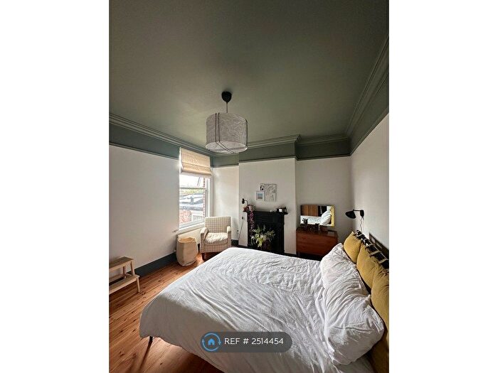 3 Bedroom Maisonette To Rent In Herne Hill Road, London, SE24