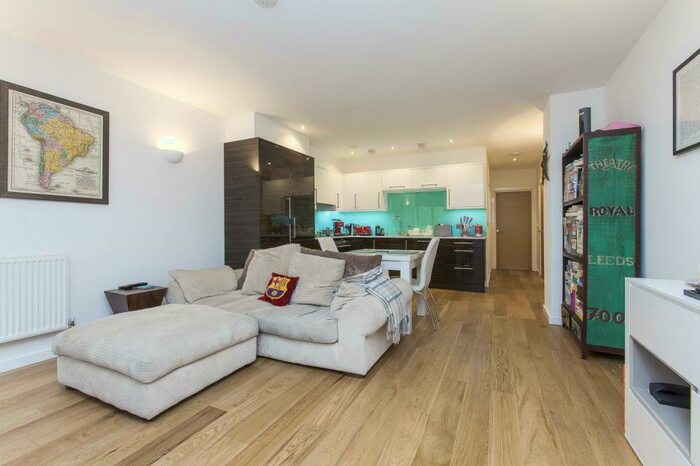 2 Bedroom Apartment To Rent In Valerio Mews, Canonbury, N1