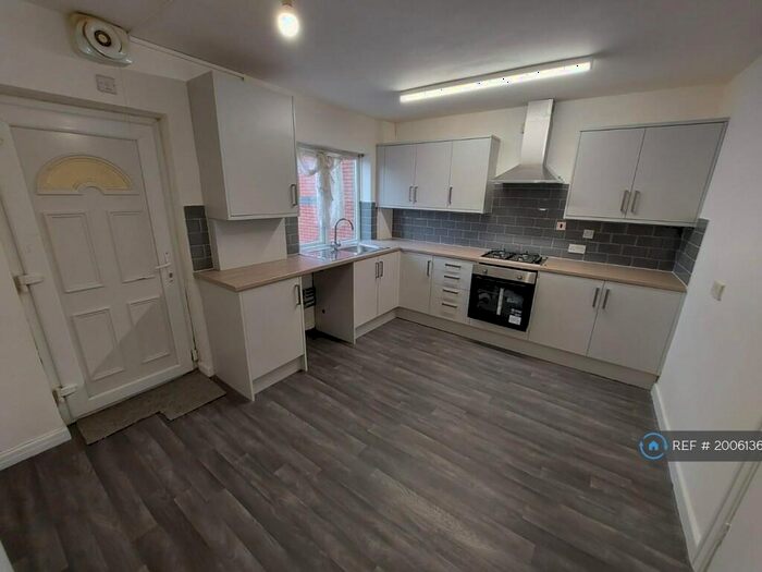 3 Bedroom Semi-Detached House To Rent In Moss Street, Salford, M7