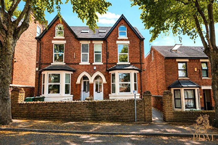 7 Bedroom Semi-Detached House For Sale In Douglas Road, Nottingham, NG7