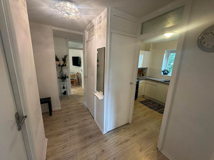 3 Bedroom Flat To Rent In Wavel Place, London, SE26