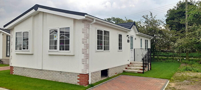 2 Bedroom Park Home For Sale In Bury St. Edmunds, Suffolk, IP28