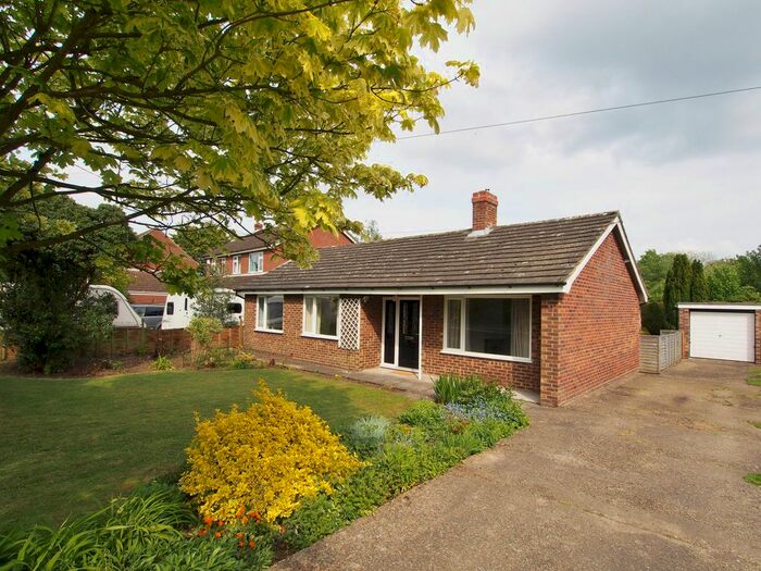 3 Bedroom Detached Bungalow To Rent In Norwich Road, Tacolneston, Norwich, Norfolk, NR16