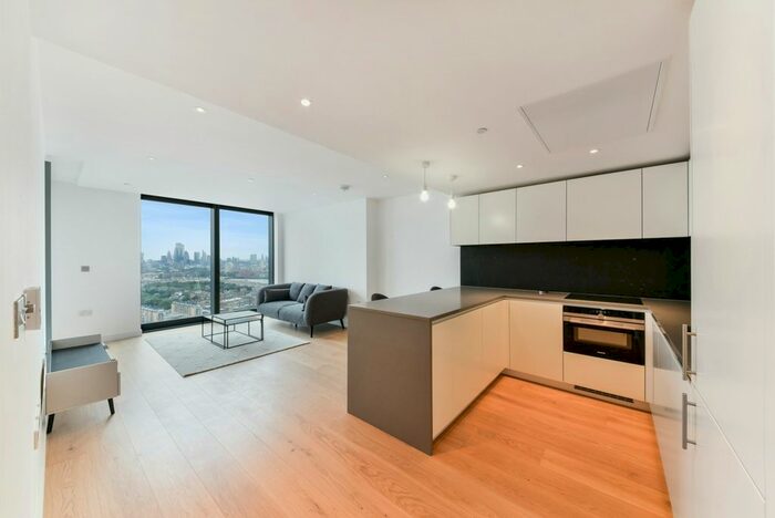 1 Bedroom Flat To Rent In Landmark Pinnacle, Marsh Wall, Canary Wharf, London, E14