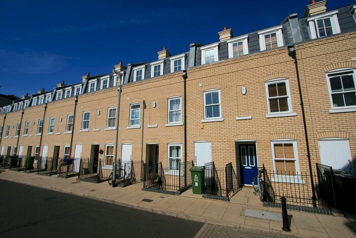 3 Bedroom Terraced House To Rent In St. Matthews Gardens, Cambridge, CB1