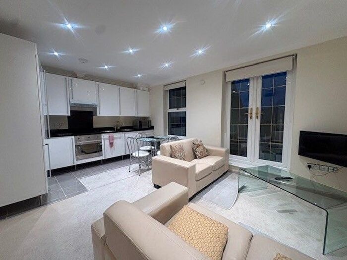 2 Bedroom Flat To Rent In Whitbourne Avenue, Swindon, SN3