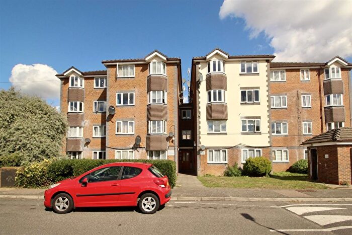 1 Bedroom Flat To Rent In Tennyson Close, Enfield, EN3