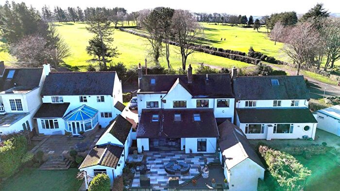 4 Bedroom Property For Sale In Highgate Lane, Dronfield, S18