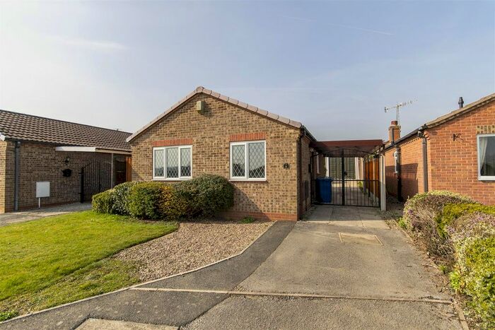 2 Bedroom Detached Bungalow For Sale In Woodleigh Close, Chesterfield, S40