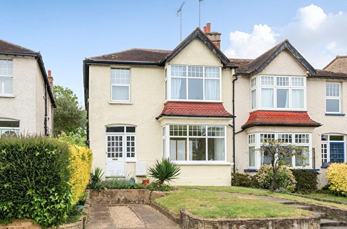 4 Bedroom Semi Detached House For Sale In Leicester Road, Barnet, EN5