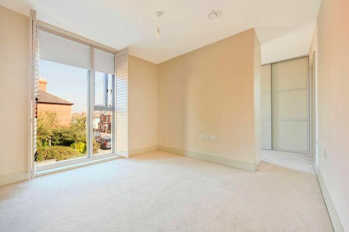 2 Bedroom Flat To Rent In Denzil Road, Guildford, Guildford, GU2