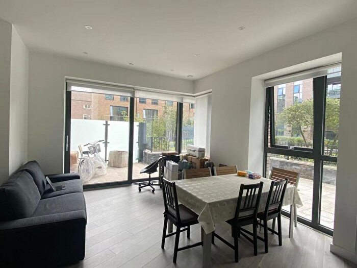 1 Bedroom Apartment To Rent In Willowbrook House, Woodberry Down, N4