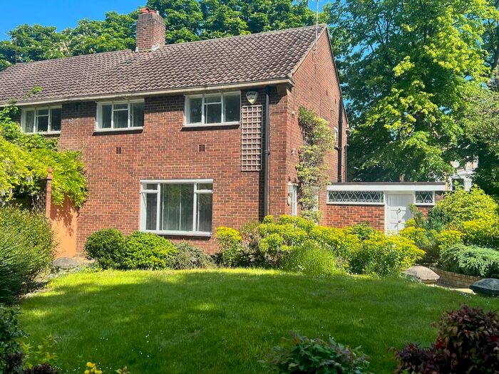 3 Bedroom Semi-Detached House To Rent In Village Way, London, SE21