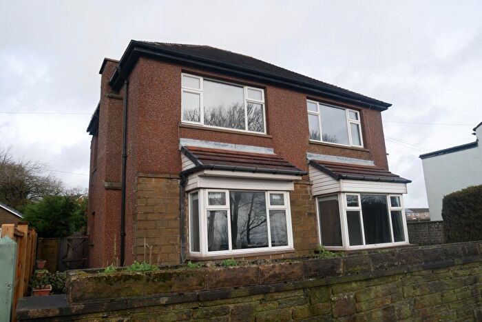 3 Bedroom Detached House To Rent In New Hey Road, Mount, Huddersfield, HD3