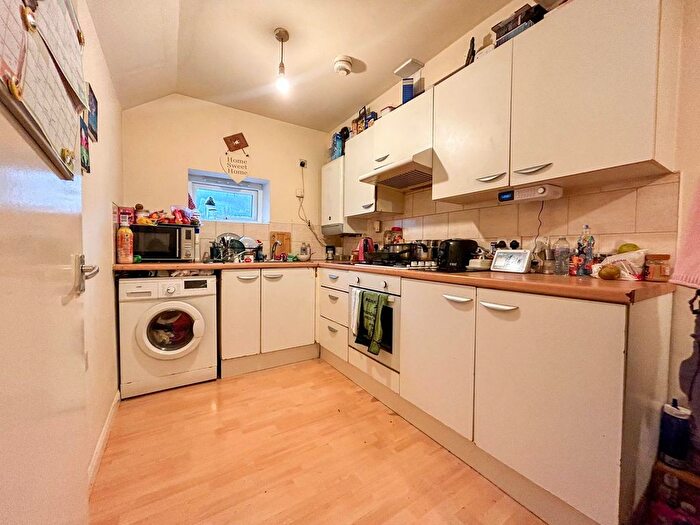 1 Bedroom Flat To Rent In Green Street, High Wycombe, HP11