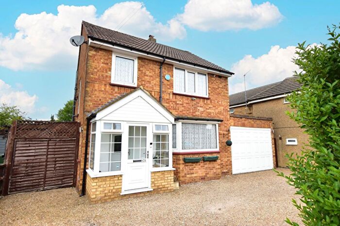 3 Bedroom Detached House For Sale In High Road, Leavesden, WD25